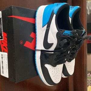 Nike Air Jordan 1 Retro Low OG (GS) white/powder blue/black   Size 7Y